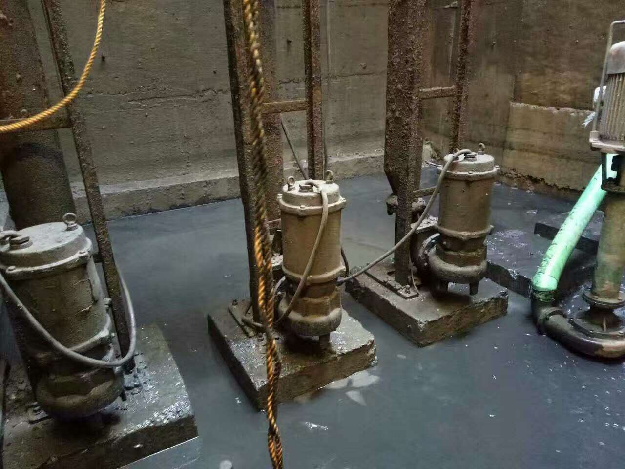 遂平污水池清理