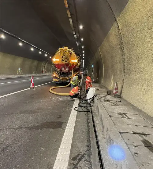 遂平隧道排水渠清淤